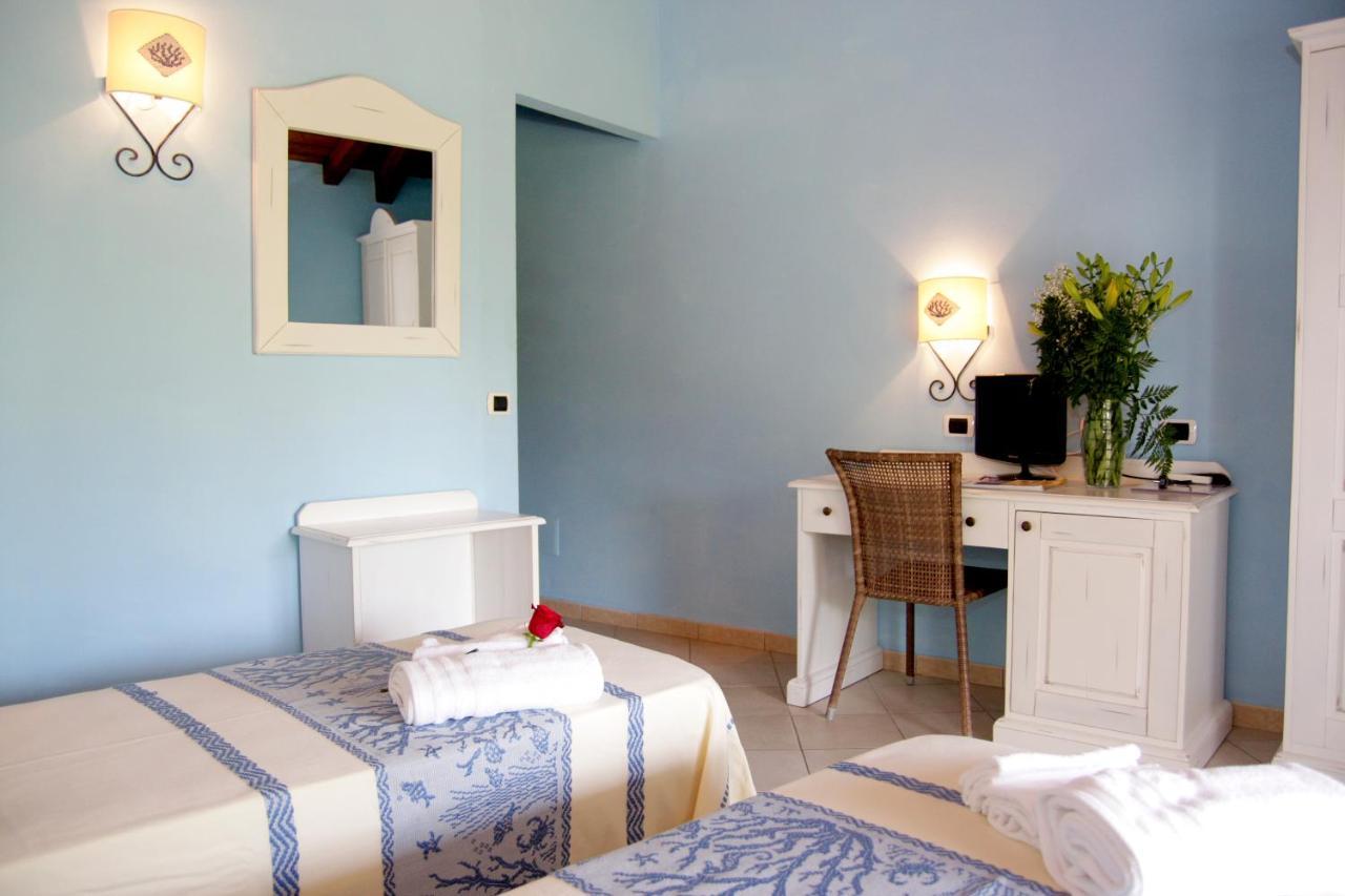 Hotel Tupei Calasetta Kültér fotó